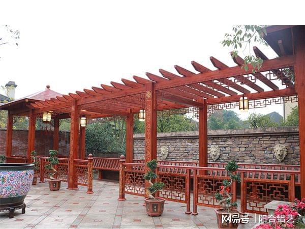 凯发国际公园小区景区等地方都有铝合金长廊的身影