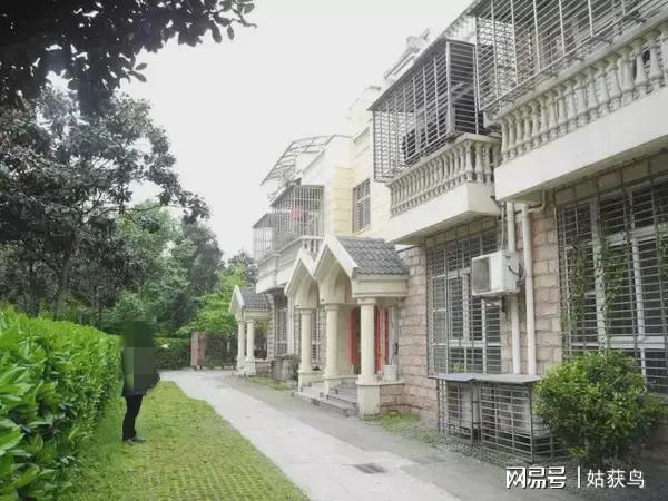 ag凯发天门市有一套大别墅第三次拍卖价格降到951万元也没有人要啊！