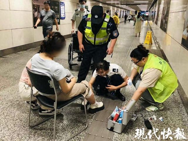 凯发国际“一脚不慎”出游变就医南京地铁警方提醒