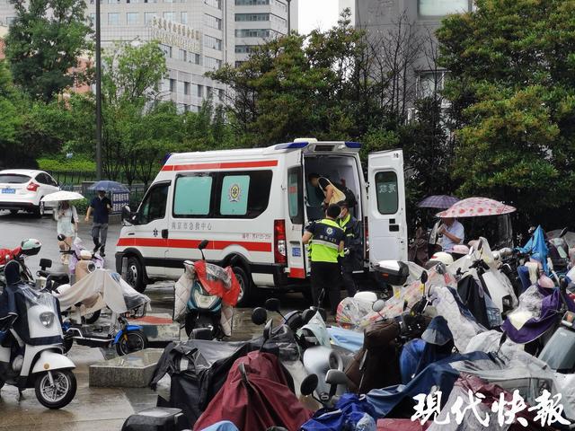 凯发国际“一脚不慎”出游变就医南京地铁警方提醒(图2)
