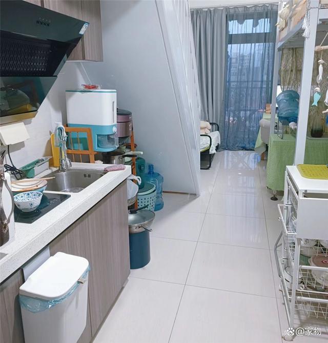 深圳一户人家的蜗居火了面积虽小层高却能切一层半做出双卧室(图2)