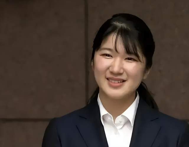 22岁爱子公主的毕业相册公开尽管呼声再大也无法成为女天皇(图4)
