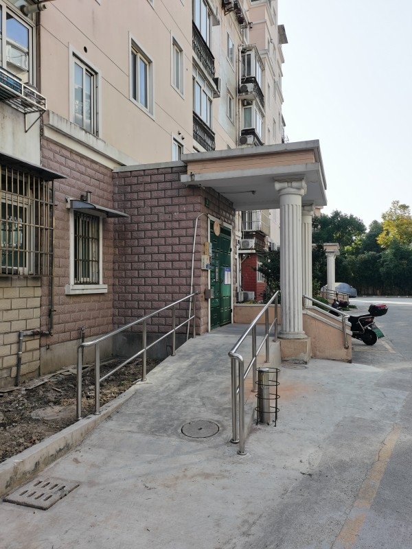建坡道装扶手小区微改造让爱无碍凯发旗舰厅