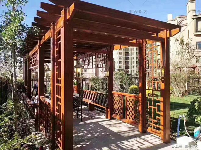 通过设计铝合金葡萄架提高整个庭院的品位(图3)