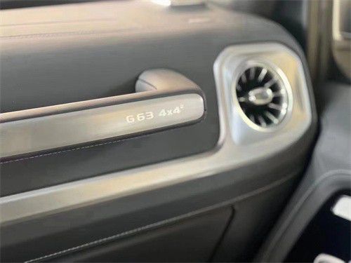 24款奔驰G634X4现车多台价格跌破320万(图5)