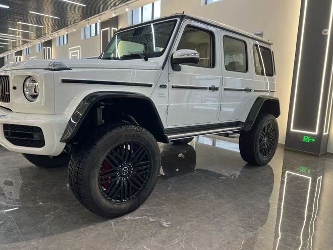 24款奔驰G634X4现车多台价格跌破320万(图7)