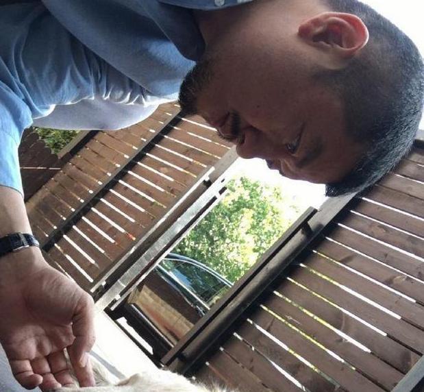 李亚鹏晒出现实的豪宅客厅装超大落地窗户外居住是环境一流的(图3)