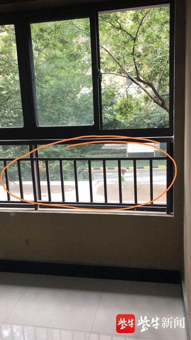 凯发旗舰厅4岁男童从21楼翻了出去…致命“台阶”竟是这个!(图2)