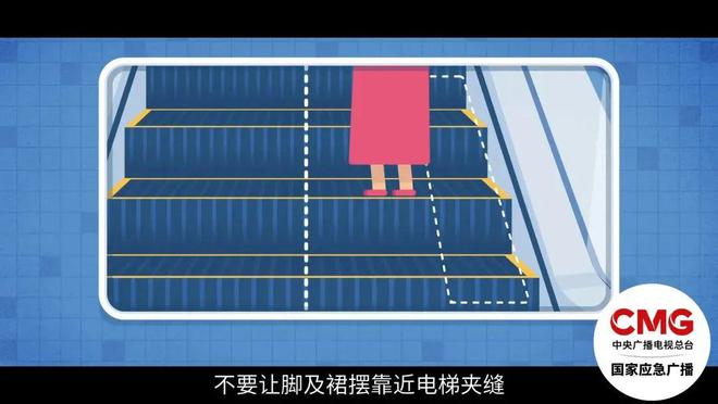 揪心！男童手卡机场扶梯嚎啕大哭(图7)