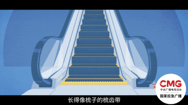 揪心！男童手卡机场扶梯嚎啕大哭(图6)