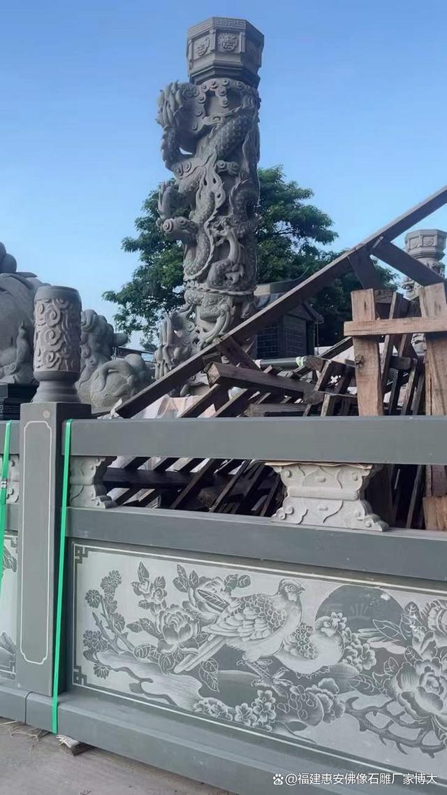 凯发旗舰厅寺庙大殿前的石雕栏杆:庄严与肃穆的象征(多图欣赏)(图2)