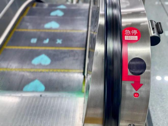 ag凯发这样乘坐自动扶梯更安全~(图2)