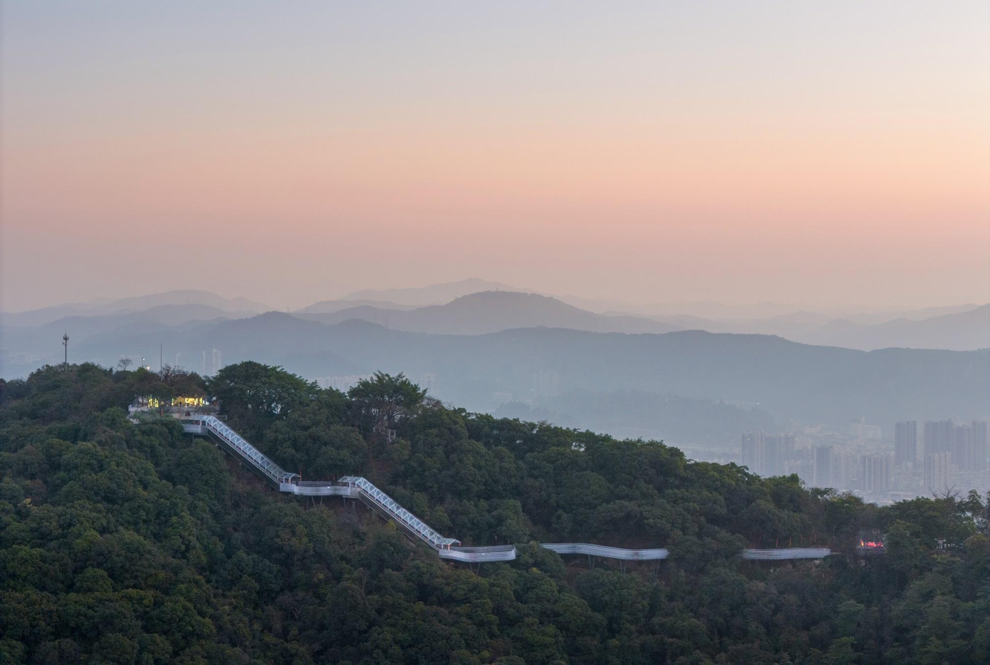凯发国际林间飞白练护君上青云一条栈道扶梯为广州城市建设品质代言(图7)