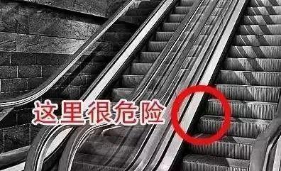 母亲低头看手机3岁幼童从商场扶梯坠落受重伤!法院:商场赔154万元(图2)