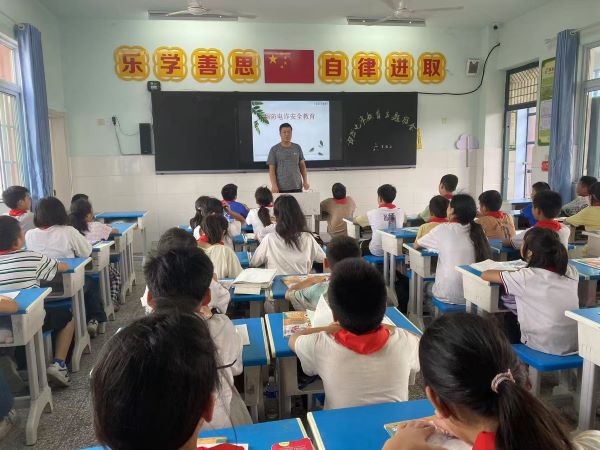 固镇县石湖小学开展防震安全演练活动(图3)
