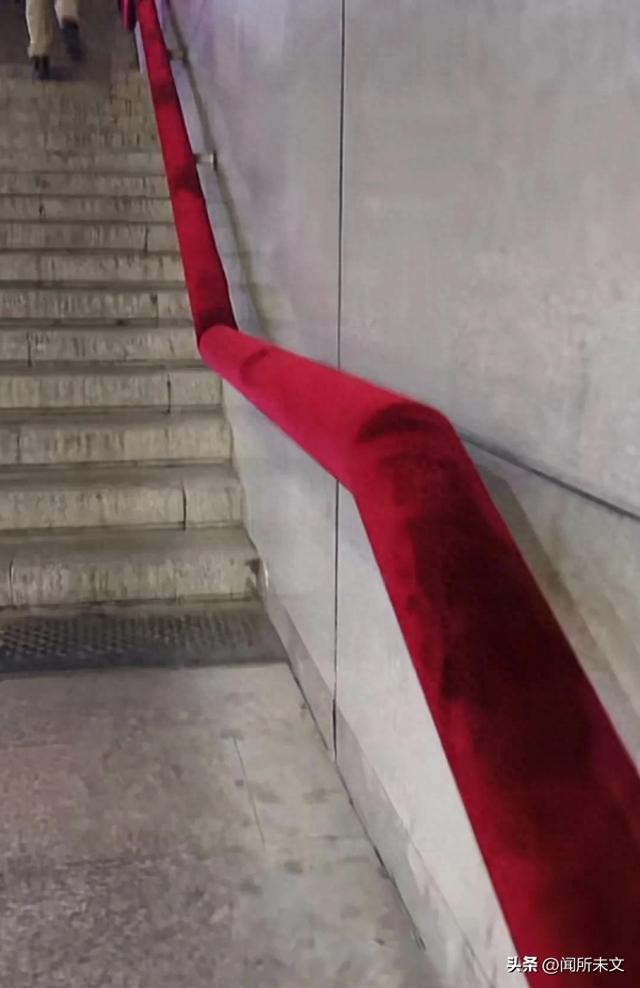 笑喷！哈尔滨楼梯扶手都包上了网友：一到冬天嫡子就变成了庶子