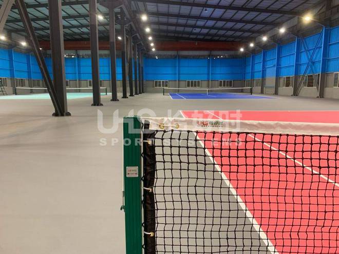 网球场上的关键元素：网球网的标准尺寸全解析