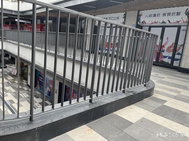 重庆百速护栏：阳台护栏采用ag凯发高温静电粉未喷涂（烤漆）的优点