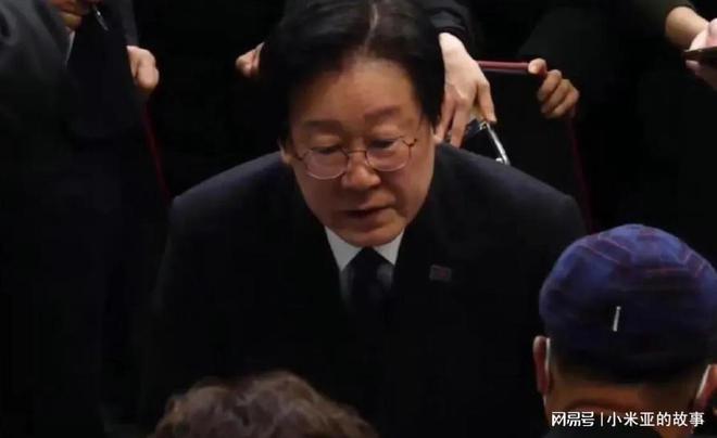 后续!韩国空难者遗体无一完整一家9口遇难在野党党首下跪(图6)