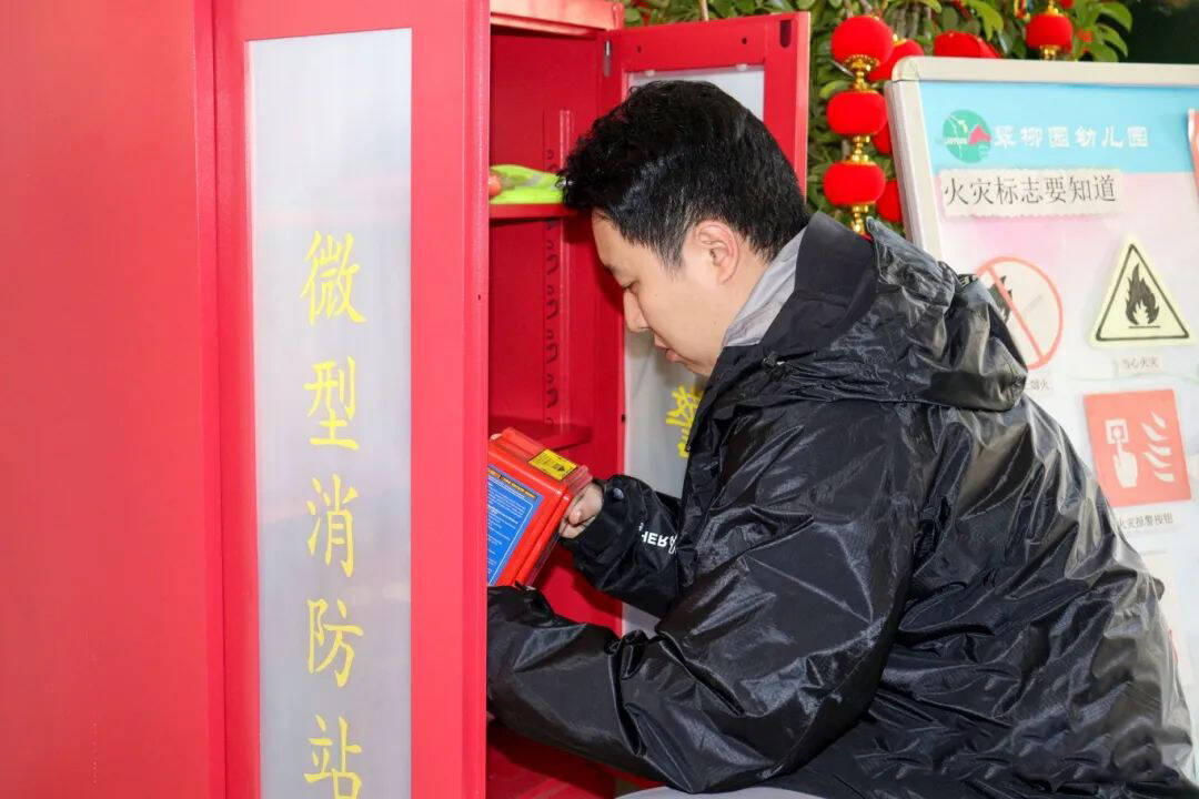 凯发旗舰厅威海市环翠区张村镇开展春季开学安全检查(图2)