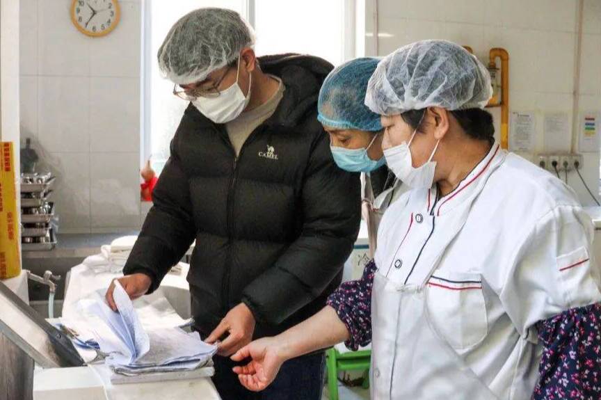 凯发旗舰厅威海市环翠区张村镇开展春季开学安全检查(图7)