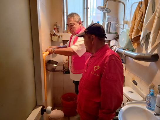 慈善东营爱在身边爱心扶手撑起晚年幸福温情守护暖人心(图2)