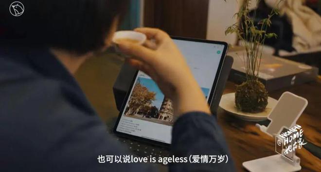 58岁高知阿姨：离婚无娃独居15年从不凯发旗舰厅断舍离我风华正茂(图2)