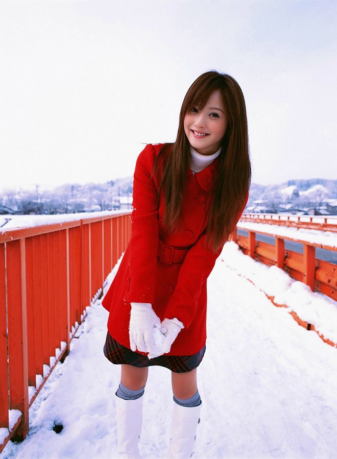 凯发国际日本美少女佐佐木希写线）好有肉感(图2)