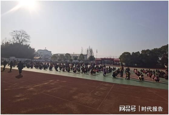 守护校园安全筑牢生命防线——信阳市浉河区吴家店镇“全市安全日”校园应急疏散逃生演练ag凯发