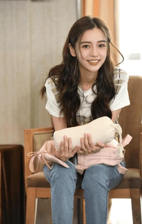 baby一夜爆红热搜香港秀场气质满分昔日魅力重现令网友惊叹！(图2)