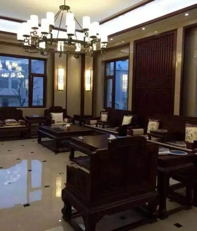 凯发国际80万为公婆打造养老房依山傍水带院子成村里顶级豪宅！(图3)