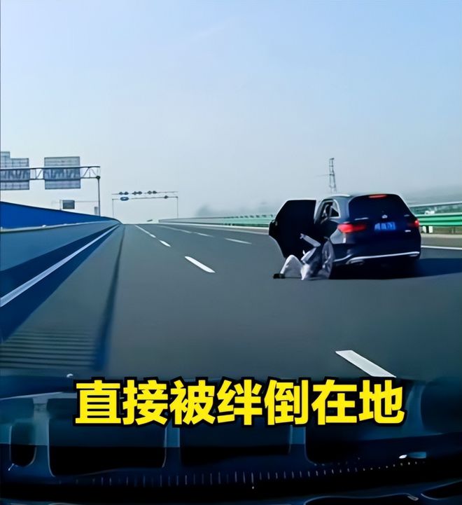 越闹越大！河北高速跳车的女子凯发旗舰厅凭一己之力冲上热搜！评论区炸锅！(图4)