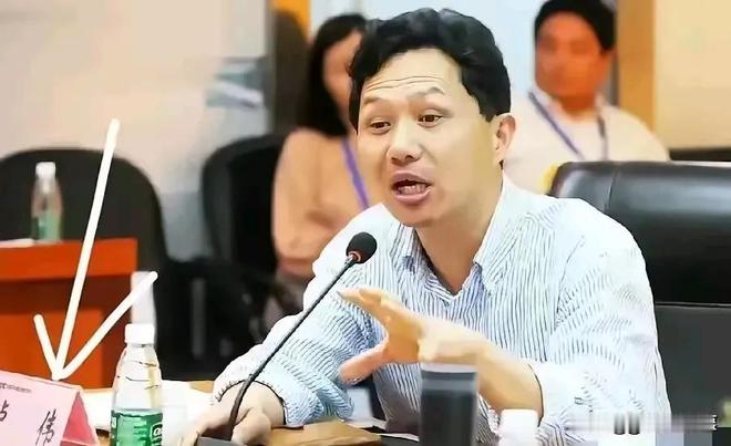 卢伟准备勒索中国企业和校友梁文峰便在美国注册DeepSeek商标！