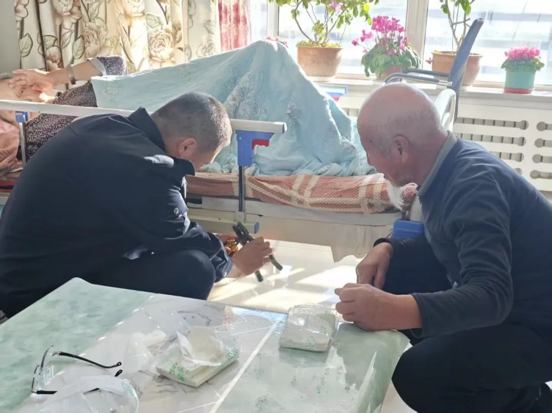 【春节我在岗】网购扶手解民忧群众致谢赠锦旗！(图3)