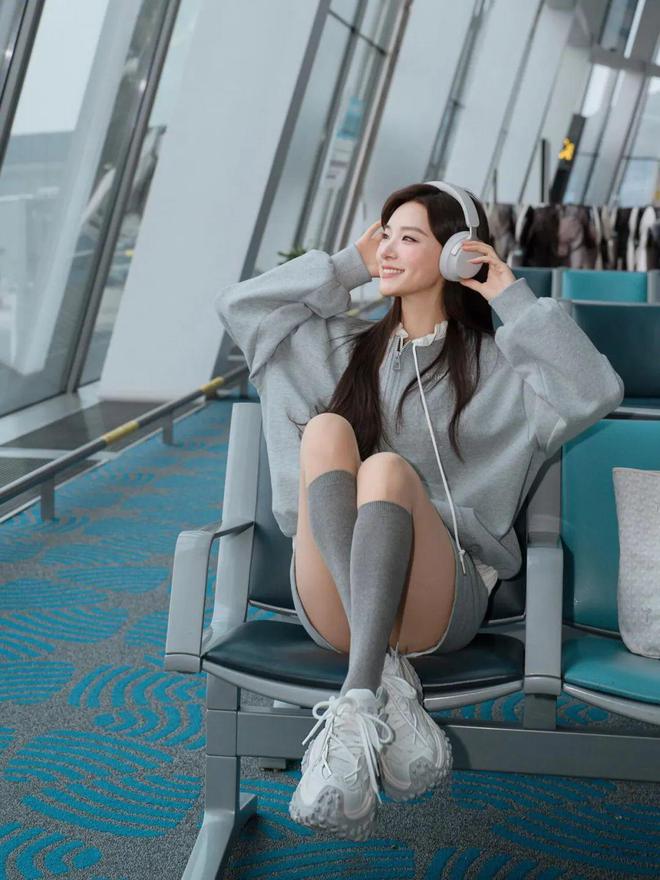 ag凯发机场拍照试试这些姿势漂亮气质又好看自然松弛又显身材(图6)