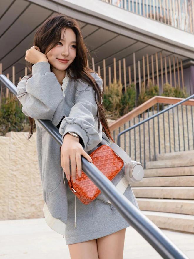 ag凯发机场拍照试试这些姿势漂亮气质又好看自然松弛又显身材(图7)