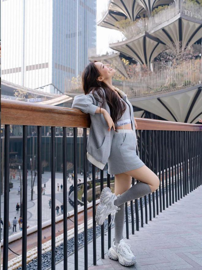 ag凯发机场拍照试试这些姿势漂亮气质又好看自然松弛又显身材(图8)