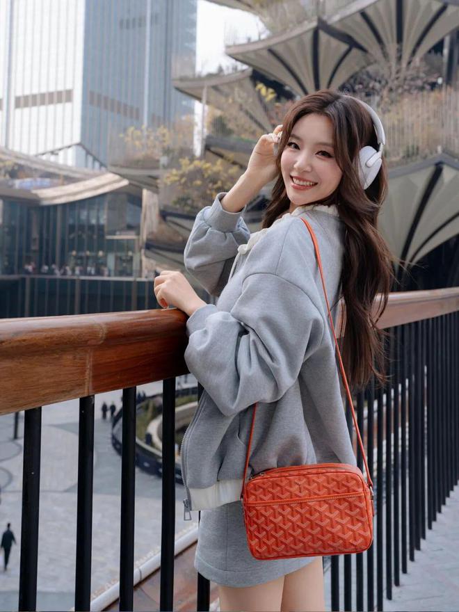 ag凯发机场拍照试试这些姿势漂亮气质又好看自然松弛又显身材(图9)