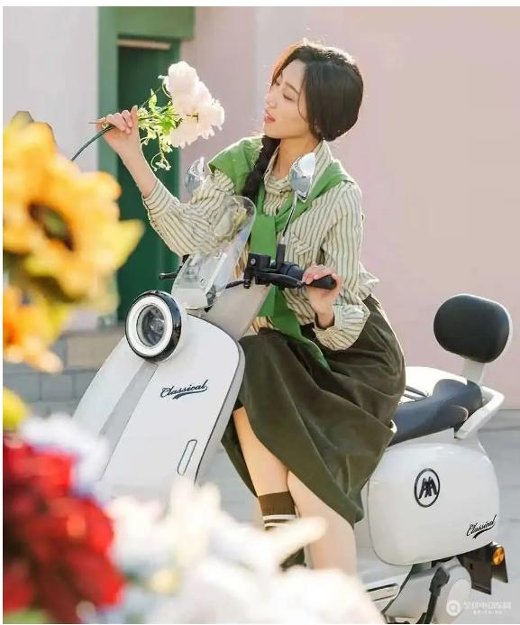 凯发旗舰厅女神节特选！五款女性专属电动车爆款联名、最高续航超80公里、最贵3479元起！