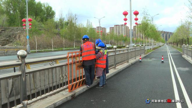 @网友你反映的体育公园木栈道围栏松动、螺栓外露等问题解决了(图4)