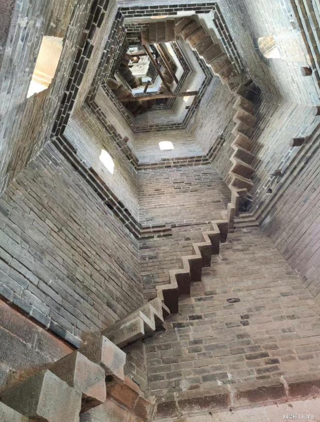 若是美女懂轻功也不敢上吧？