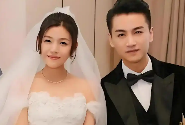 41岁陈妍希离婚后魅力爆表看电影被男粉围着求签名不愧是国民初恋ag凯发(图6)