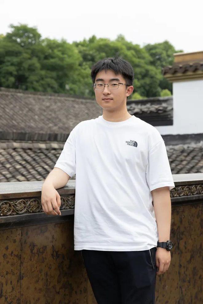700分考北大“迈巴赫少爷”父亲庆祝儿子生日网友曾调侃“比你有钱还比你努力”(图7)