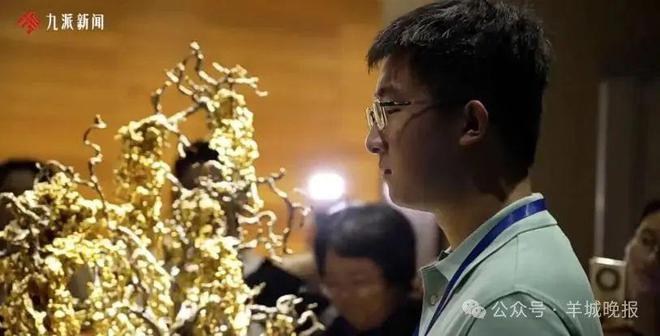 700分考北大“迈巴赫少爷”父亲庆祝儿子生日网友曾调侃“比你有钱还比你努力”(图2)