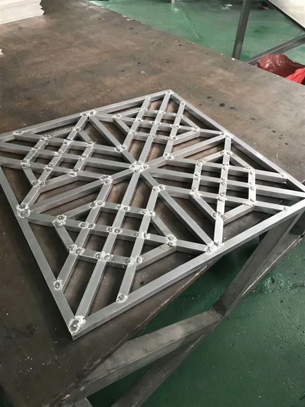 80~50mm铝合金窗花防护栏效果图(图1)