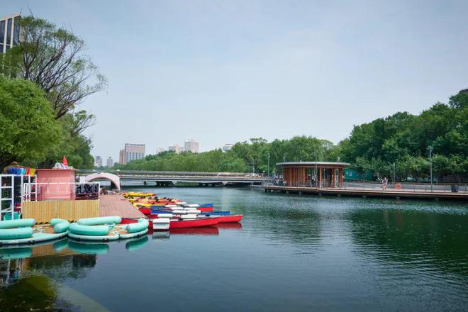 一到夏天亮马河就成了北京中产的母亲河(图7)