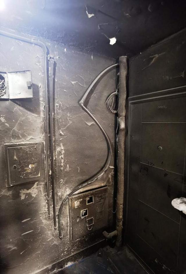 电动自行车凌晨起火致老夫妻重度烧伤遇火灾应如何安全逃生？(图3)