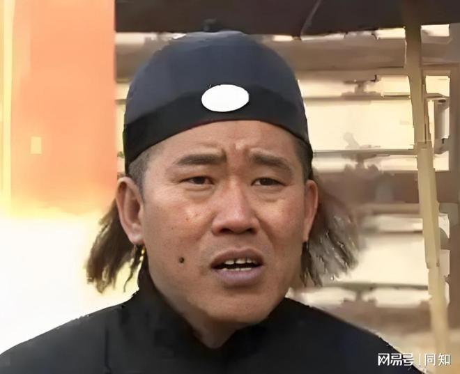 因“嘴歪”演了一辈子坏人令人没有想到女儿竟是我们熟悉的她(图1)