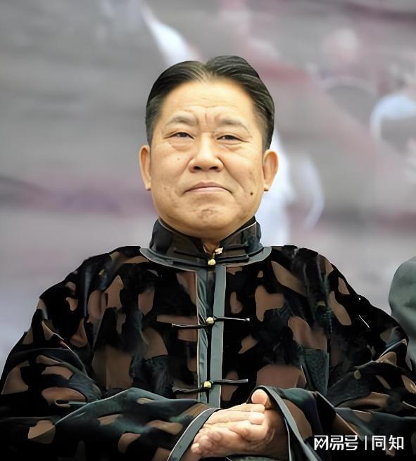 因“嘴歪”演了一辈子坏人令人没有想到女儿竟是我们熟悉的她(图3)