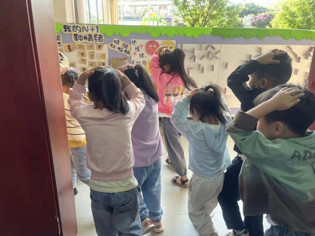 宜宾市叙州区高场镇中心幼儿园开展地震应急疏散演练(图2)